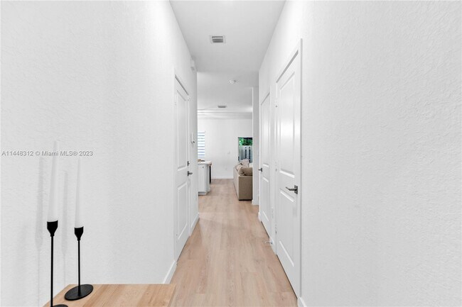 Foto del edificio - 1835 SE 9th Terrace