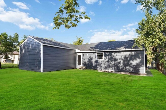 Building Photo - 9405 Cathedral Dr