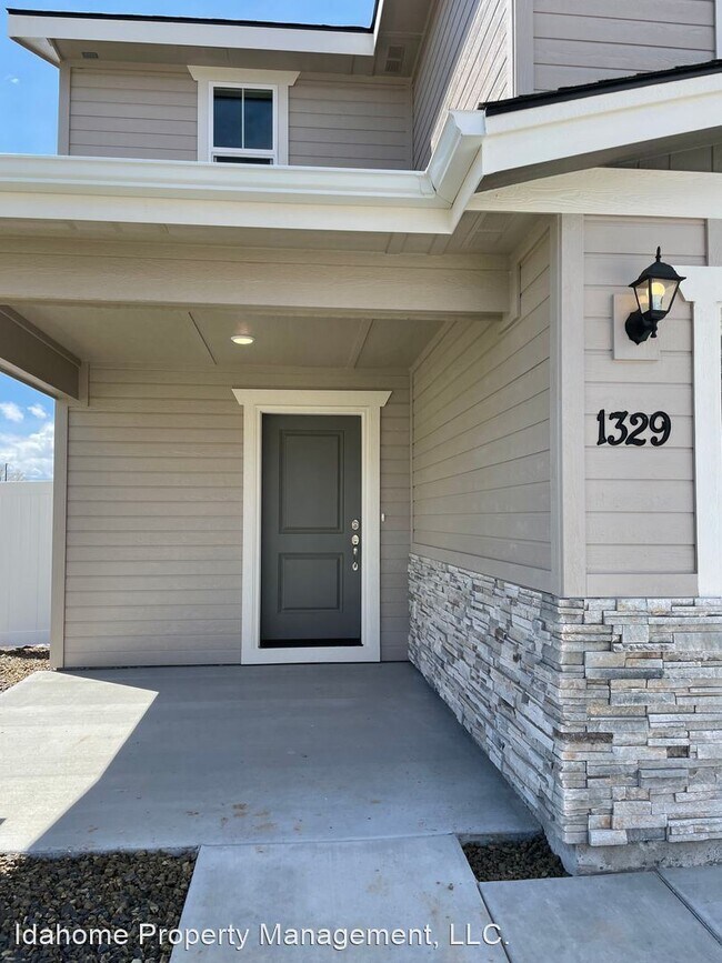 Building Photo - 4 br, 2.5 bath House - 1329 S Threave Ave