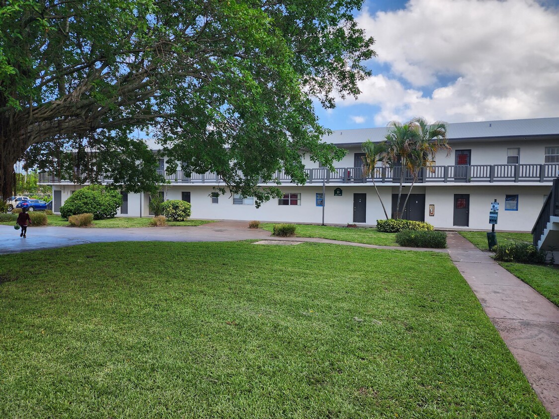 Primary Photo - 1420 NW 2nd St