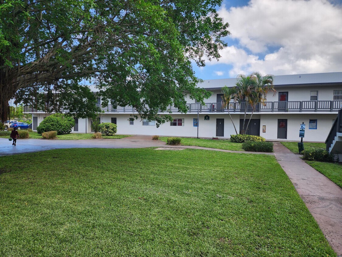 1461 NW 1st St Unit C105, Fort Lauderdale, FL 33311 Apartment for