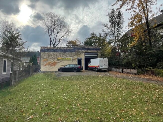 Building Photo - 4719 Clinton Ave