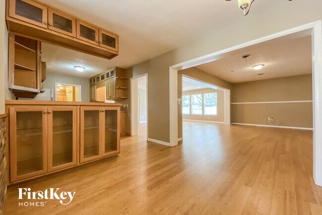 Building Photo - 1841 Fox Cir