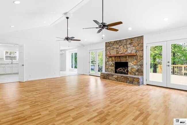 Foto del edificio - 203 Dupont Dr