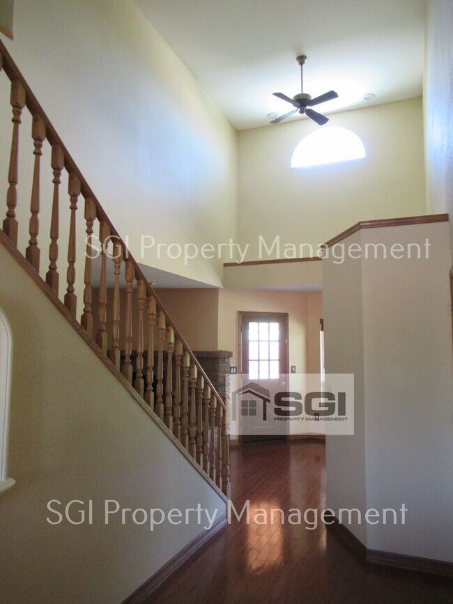 Foto del edificio - 3 BEDROOM PEORIA HOME ON ENORMOUS LOT!!