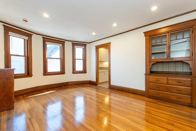 Building Photo - 81 Cushing Ave