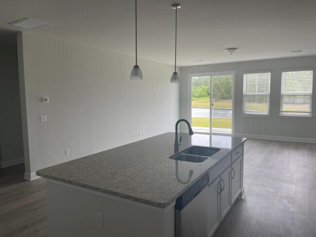 Building Photo - 152 Calhoun Fls Dr