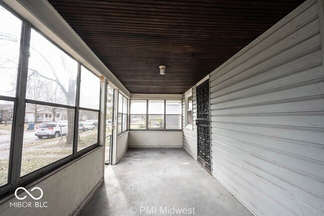 Foto del edificio - 4850 Hillside Ave