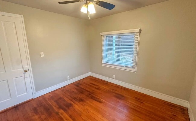 Building Photo - Albatross South