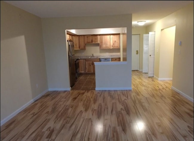 Building Photo - 80 Claudia Dr