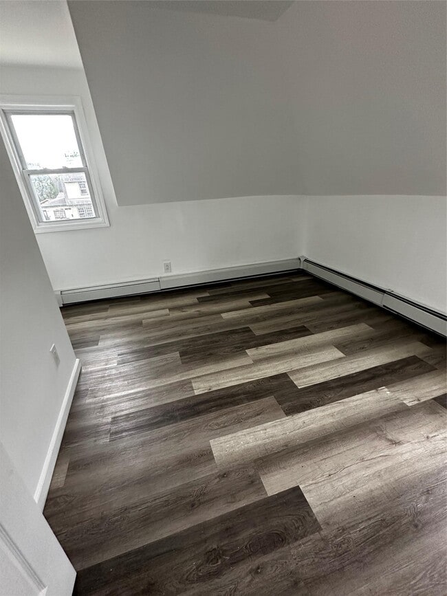 Building Photo - 13 E Marie St
