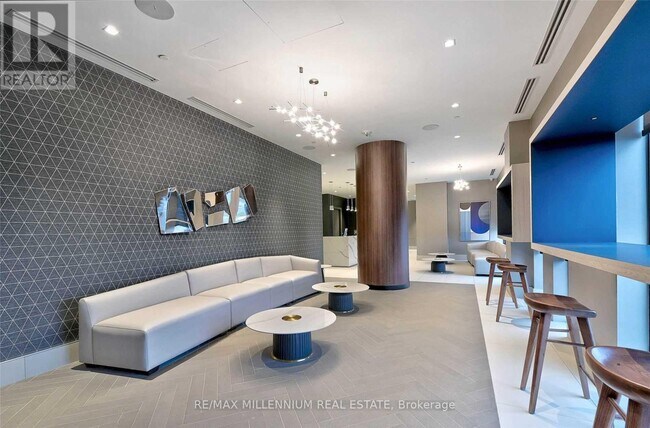 Photo du bâtiment - 2550-2550 Simcoe St N