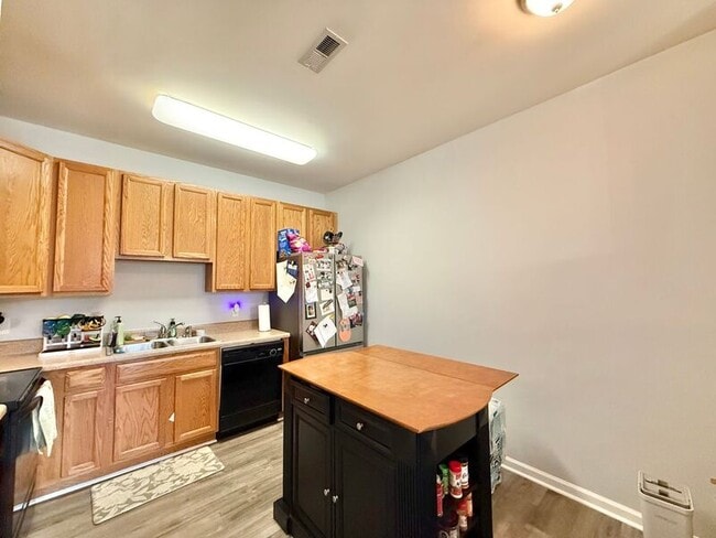Building Photo - 351 Gilman Ln