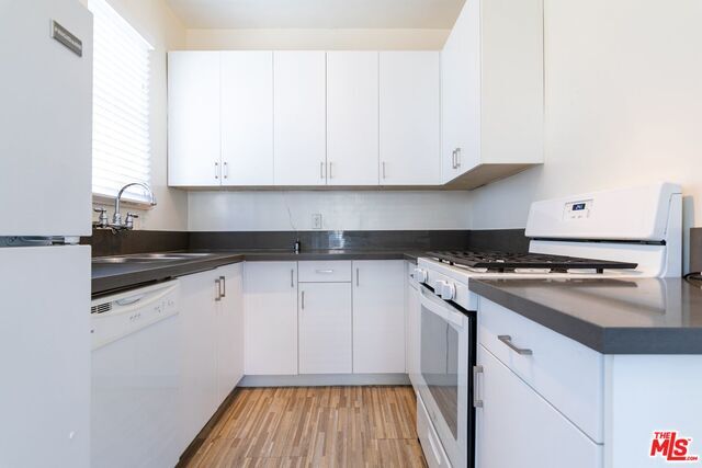 Building Photo - 963 N Doheny Dr