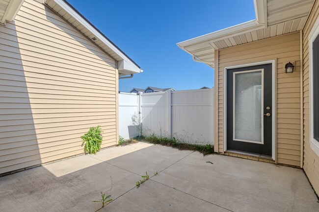 Building Photo - 9012 Jean Louise Dr