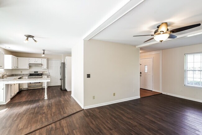 Foto del edificio - 2873 Iroquois Dr