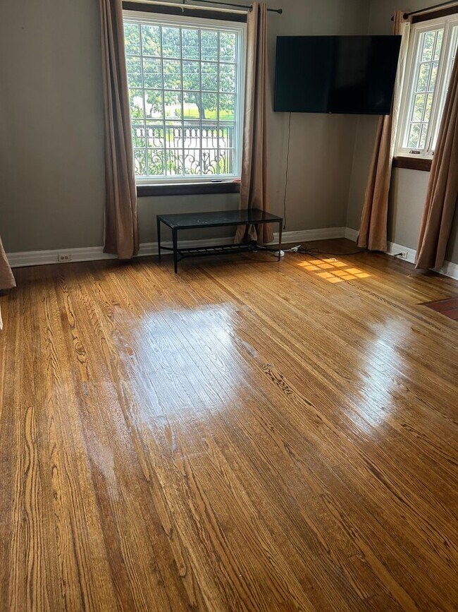 Building Photo - Knoxville 37919 - Rare opportunity to rent a historic European-style Condo with 2 bedrooms and 2 ...