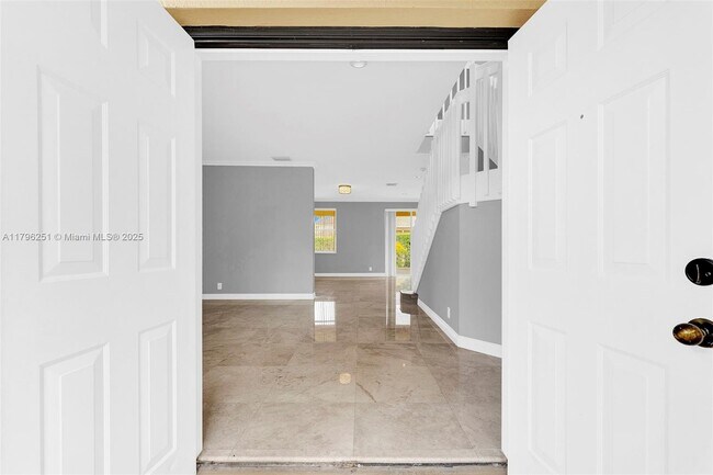 Foto del edificio - 1518 Maple Dr