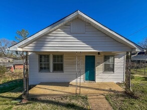 Building Photo - 511 Crossland Ave