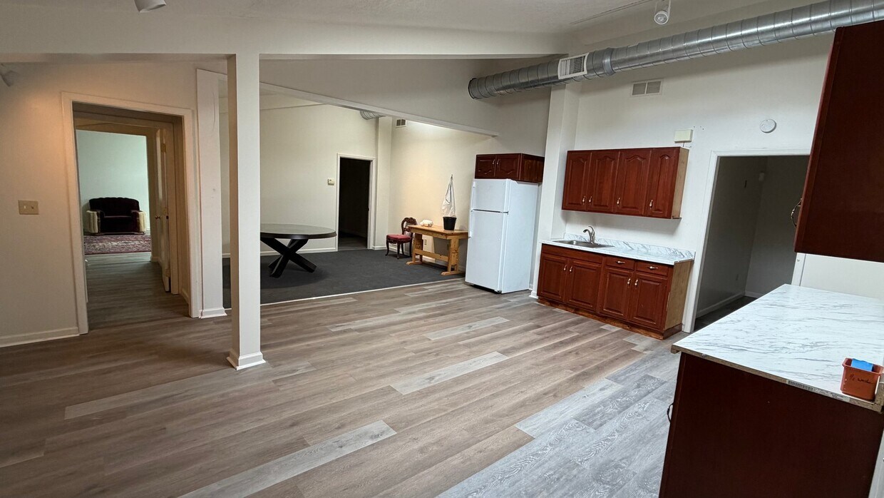 Foto del edificio - 465 Blossom Rd