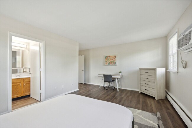 Foto del edificio - 1301 Wharton Dr