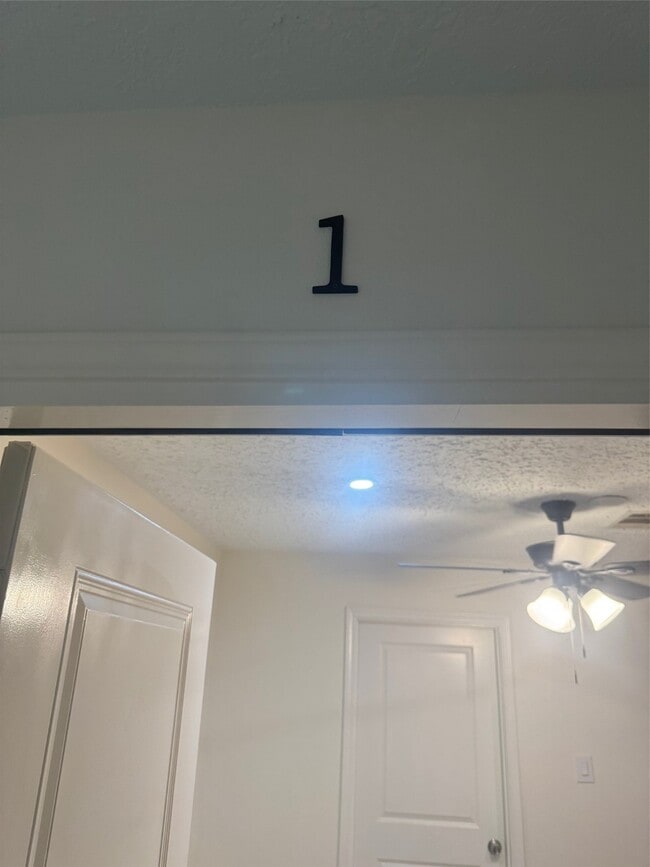 Building Photo - 10134 Kirkglen Dr