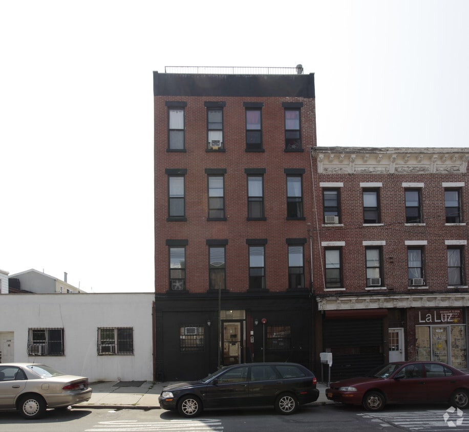 Building Photo - 177 Richards St