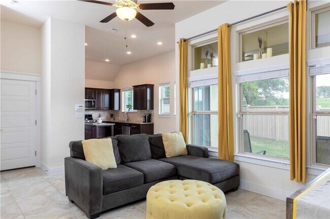 Foto del edificio - Pristine gated community single story home...