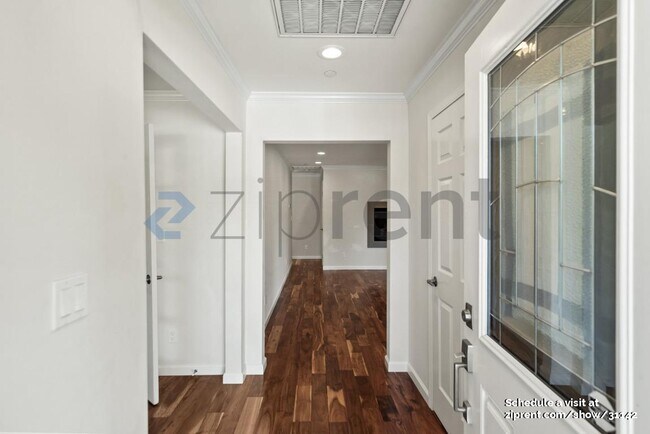 Building Photo - 352 San Carlos Ave