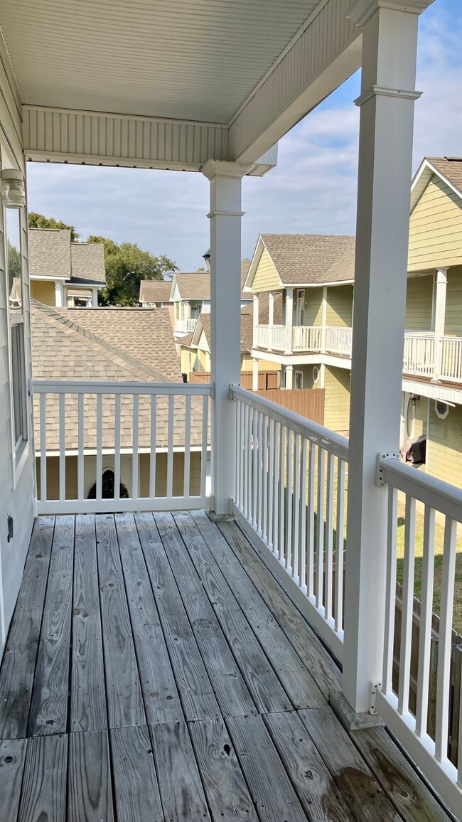 Building Photo - 1332 Tropical Cv