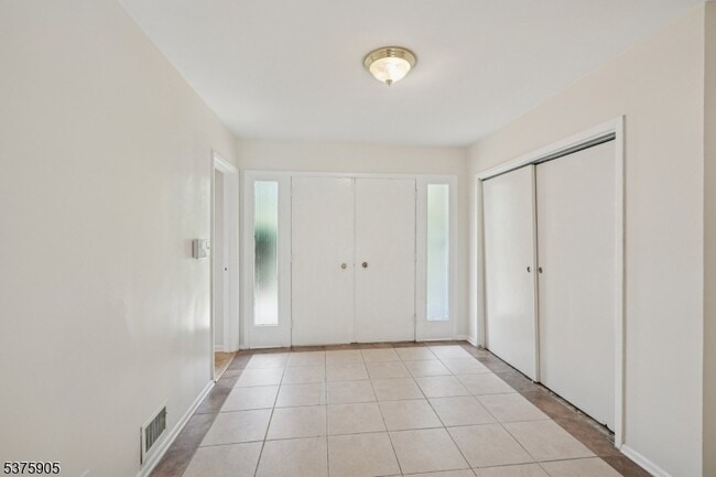 Building Photo - 18 Dorison Dr