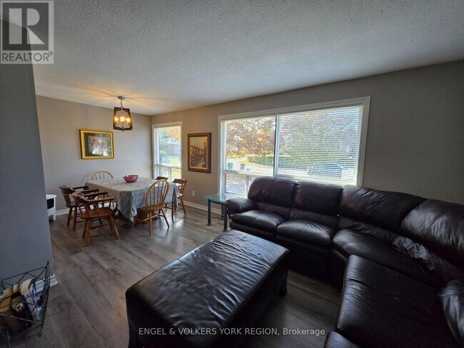 Photo du bâtiment - 18 Elrose Rd