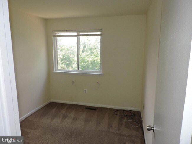 Building Photo - 1116 Barnaby Terrace SE