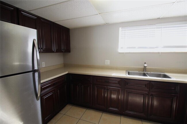Building Photo - 5211 N Tamiami Trail