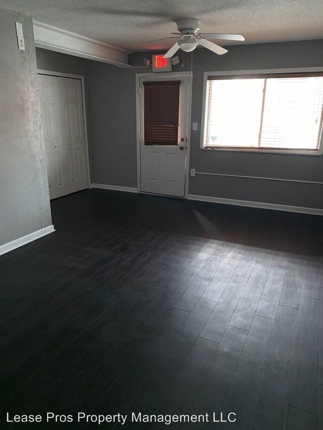 Foto del edificio - 15525 E 10 Mile Rd