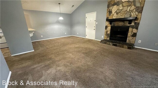 Foto del edificio - 2 br, 2 bath House - 1800 Tryon Drive Unit 5