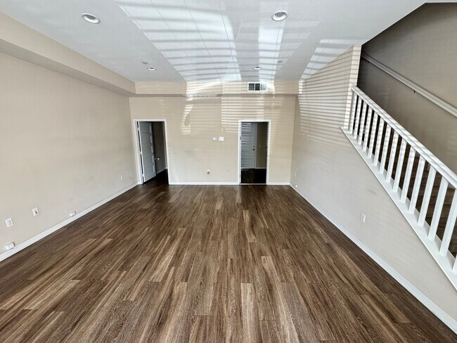 Foto del edificio - 1506 W Artesia Sq