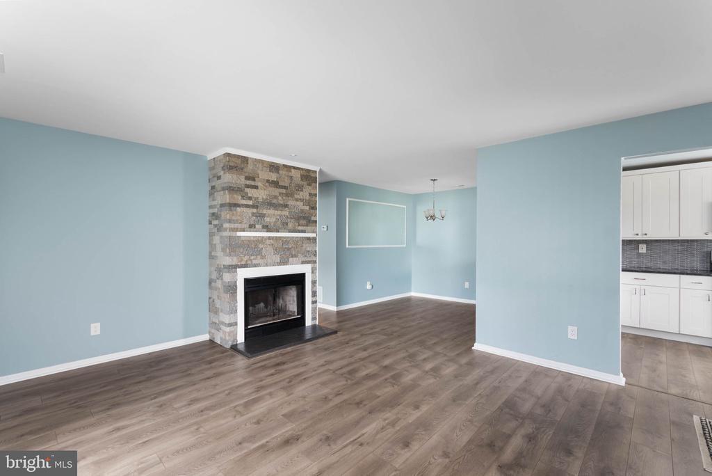 537 Cascade Ct, Washington Township, NJ 08080 Room for Rent in