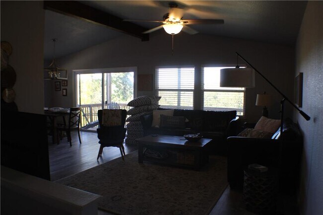 Building Photo - 4 Tilbury Ln