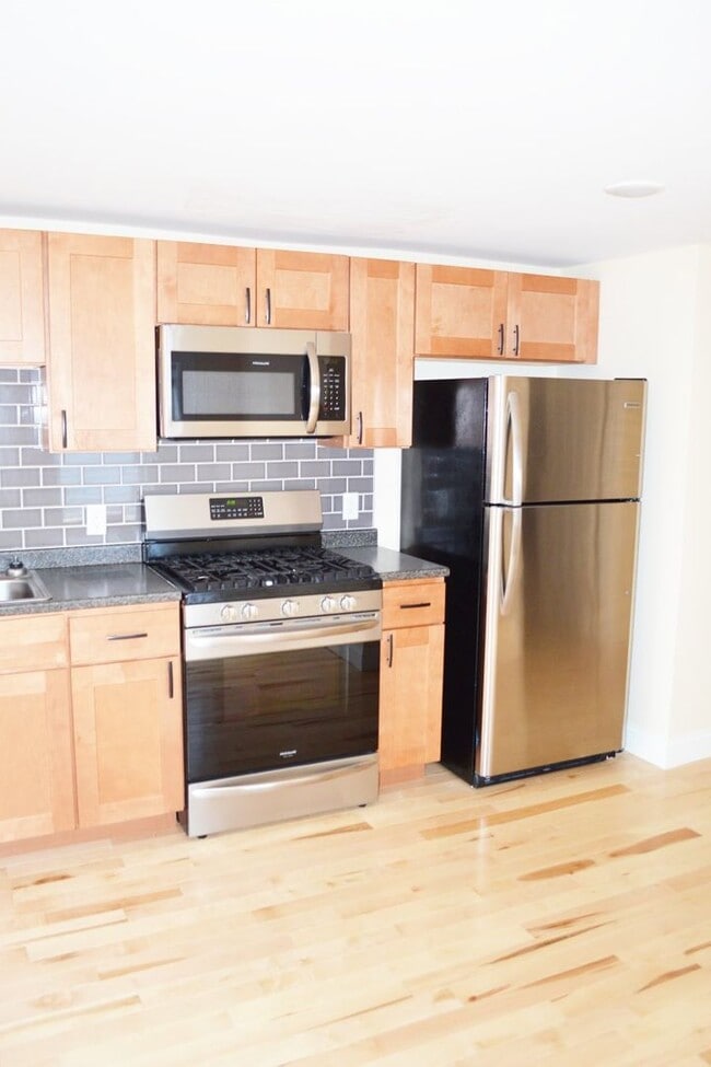 Building Photo - 214 North Ave