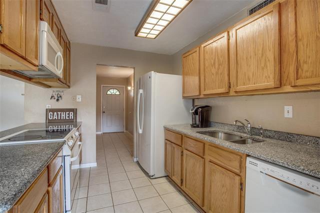 Foto del edificio - 724 Meadow Mead Dr