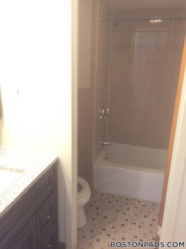 Foto del edificio - 1110 Commonwealth Ave