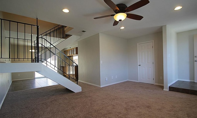 Foto del edificio - Spacious 3-Bedroom Townhome with Garage and Assigned Parking in San Ysidro