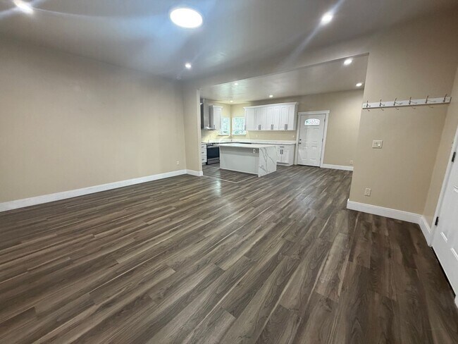 Foto del edificio - Beautiful 3-bedroom Tacoma Home! Apply Today