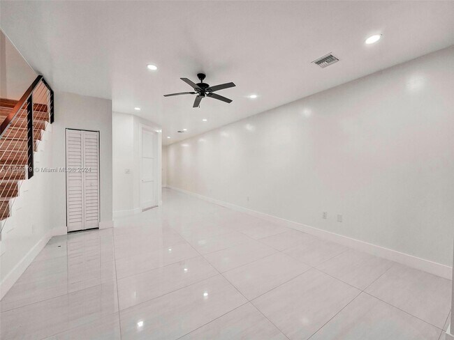 Building Photo - 1215 W Las Olas Blvd