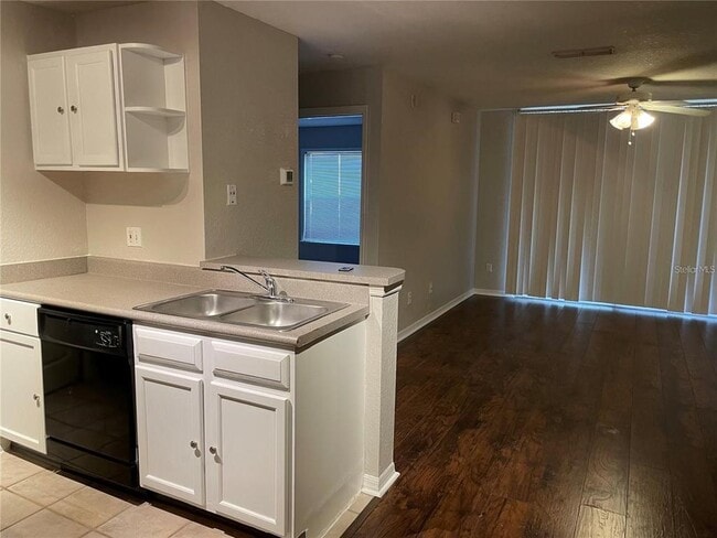 Foto del edificio - 7630 Pissarro Dr