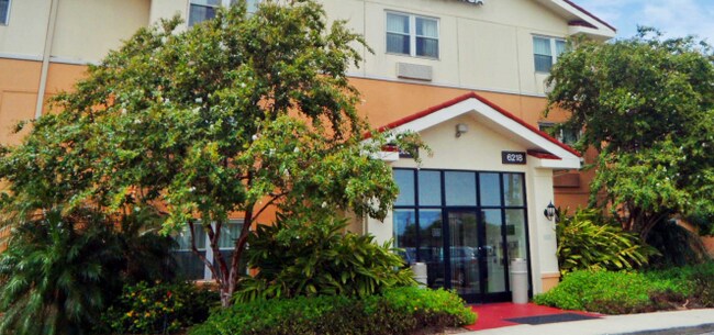 Foto del edificio - 6218 S Staples St