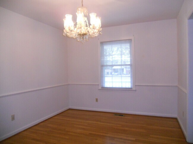 Foto del edificio - 868 Moyer Rd
