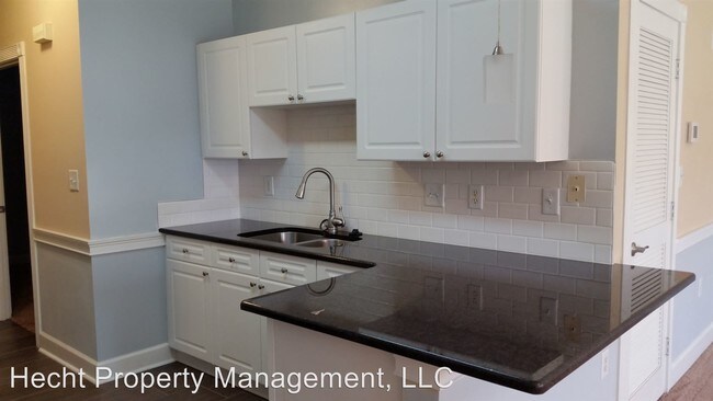 Foto del edificio - 8625 Coralbell Ln