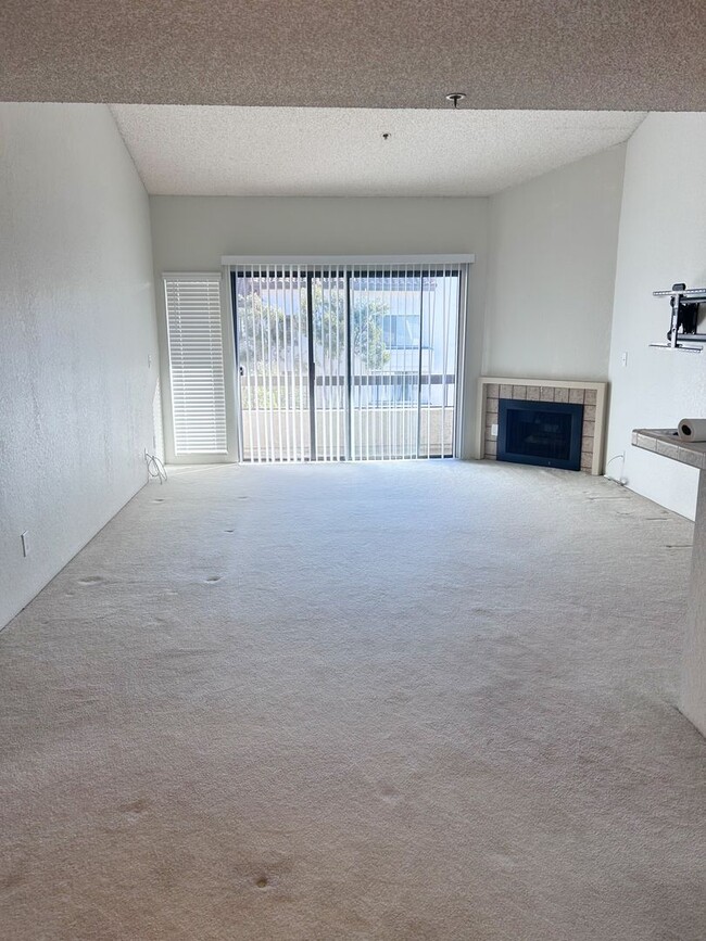 Building Photo - 2 Bed/2 Bath Condo for Rent at Presidio Pl...